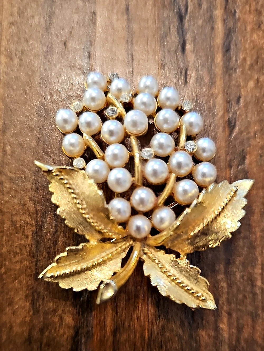 Pearl Grape Cluster Brooch in Gold & White Like New